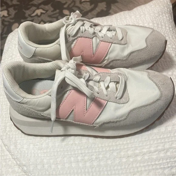 New Balance Women's Sneakers - Picture 2 of 8
